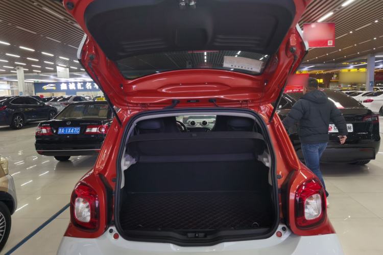 Used smart forfour 2016 1.0L 52 kW Dynamic Edition Trunk