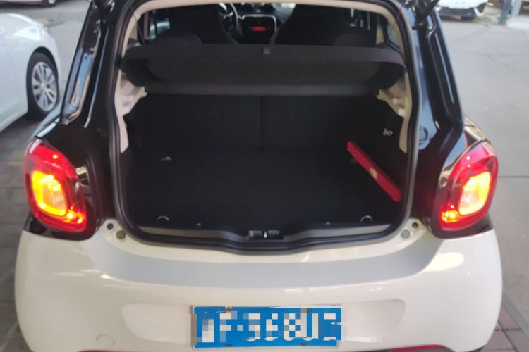 Used smart forfour 2016 1.0L 52 kW Passion Edition Trunk