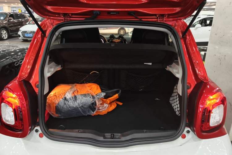Used smart forfour 2016 1.0L 52 kW Passion Edition Trunk