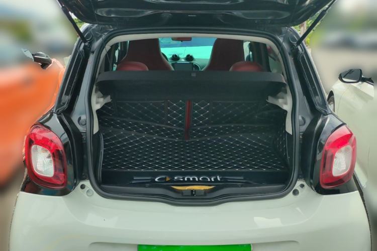 Used smart forfour 2016 1.0L 52 kW Passion Edition Trunk