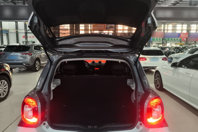 Used smart forfour 2016 1.0L 52 kW Dynamic Edition Trunk
