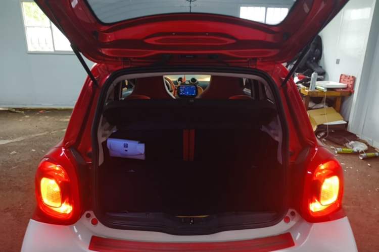 Used smart forfour 2016 1.0L 52 kW Passion Edition Trunk