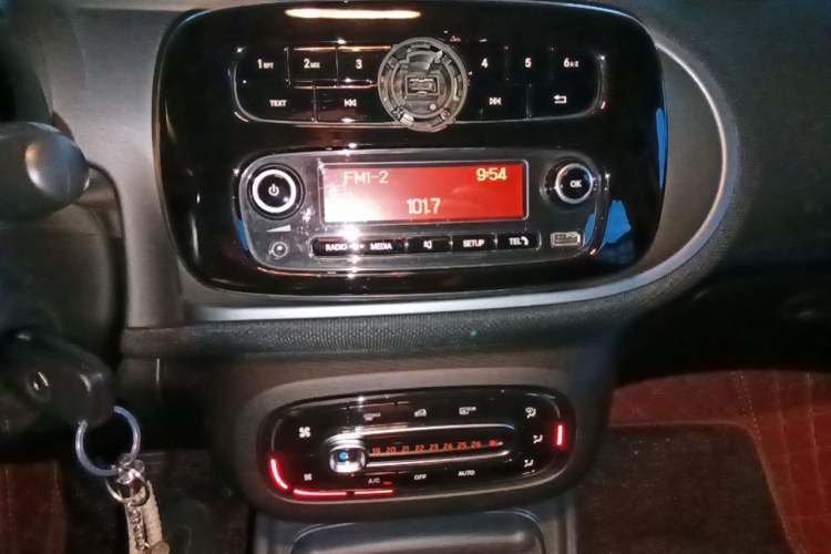 Used smart forfour 2016 1.0L 52 kW Dynamic Edition Audio And AC Panel