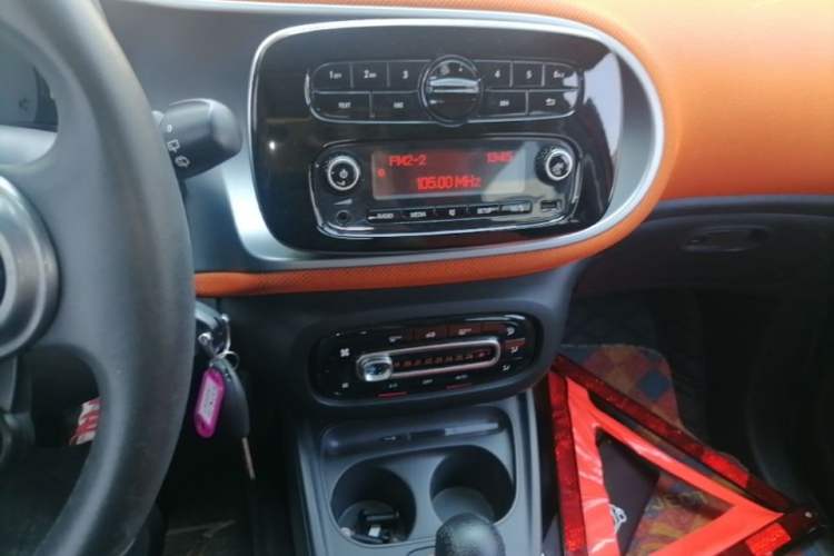 Used smart forfour 2016 1.0L 52 kW Passion Edition Audio And AC Panel
