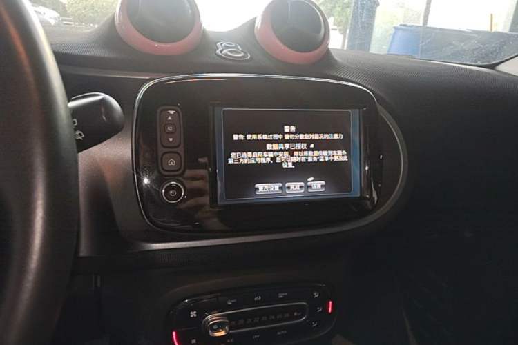 Used smart forfour 2016 0.9T 66 kW Pioneer Edition Audio And AC Panel