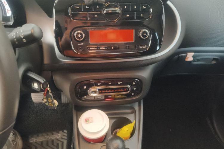 Used smart forfour 2016 1.0L 52 kW Passion Edition Audio And AC Panel