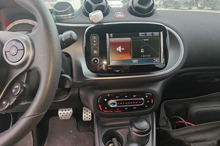 Used smart forfour 2016 0.9T 66 kW Pioneer Edition Audio And AC Panel