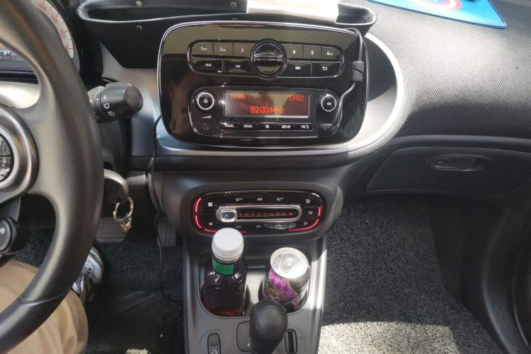 Used smart forfour 2016 1.0L 52 kW Passion Edition Audio And AC Panel