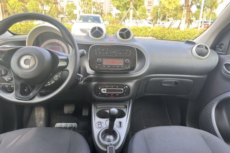Used smart forfour 2016 1.0L 52 kW Dynamic Edition Audio And AC Panel