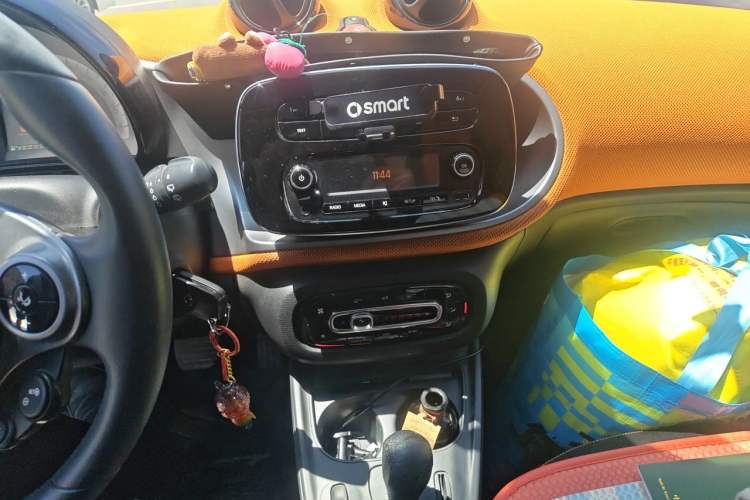 Used smart forfour 2016 1.0L 52 kW Passion Edition Audio And AC Panel