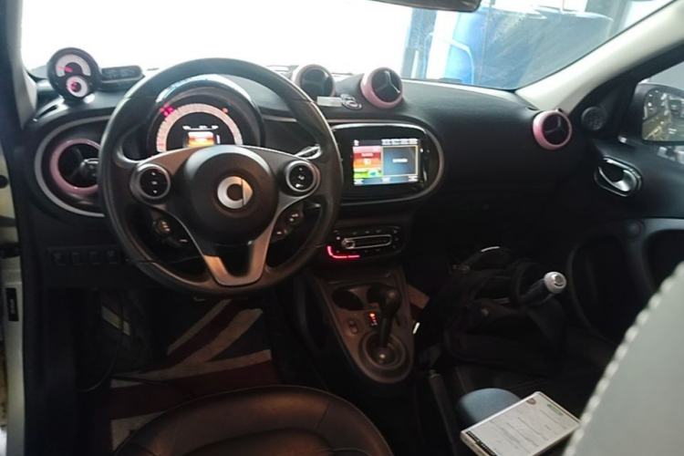 Used smart forfour 2016 0.9T 66 kW Pioneer Edition Center Console
