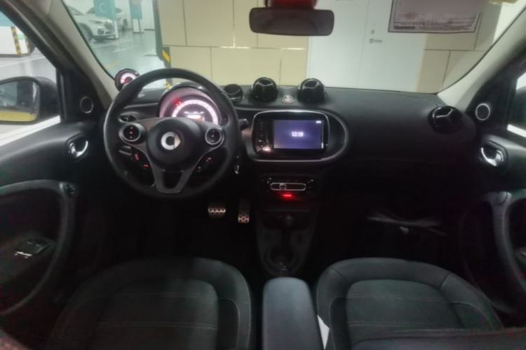 Used smart forfour 2016 0.9T 66 kW Special Edition Center Console