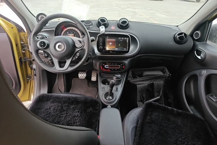 Used smart forfour 2016 0.9T 66 kW Pioneer Edition Center Console