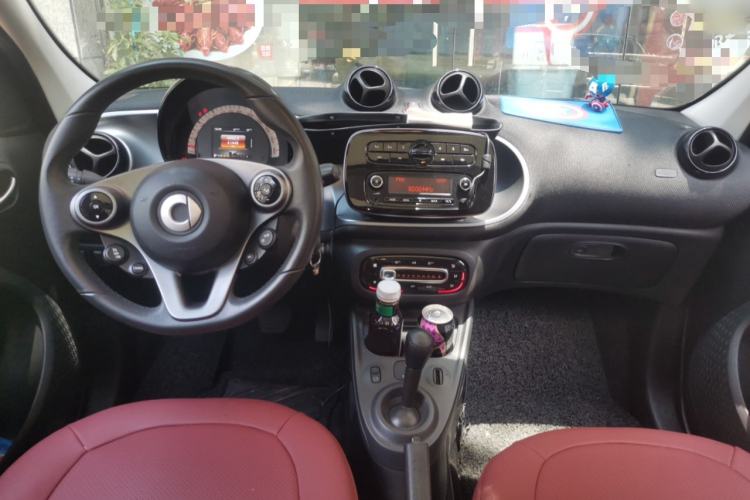 Used smart forfour 2016 1.0L 52 kW Passion Edition Center Console