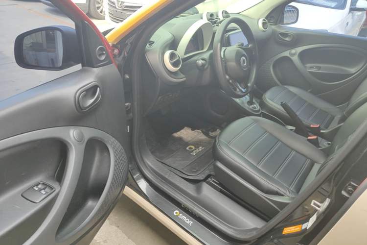 Used smart forfour 2016 1.0L 52 kW Dynamic Edition Driver Seat