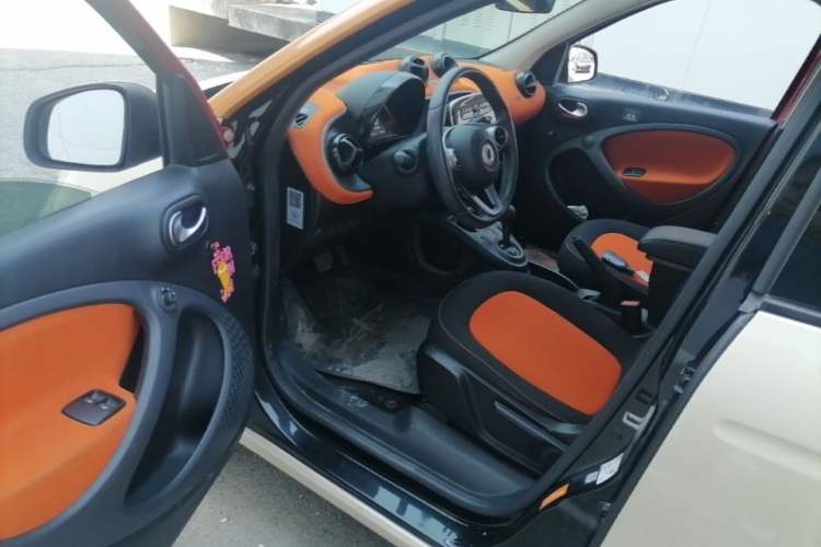 Used smart forfour 2016 1.0L 52 kW Passion Edition Driver Seat