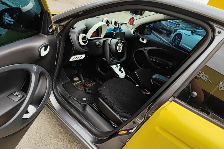 Used smart forfour 2016 1.0L 52 kW Dynamic Edition Driver Seat