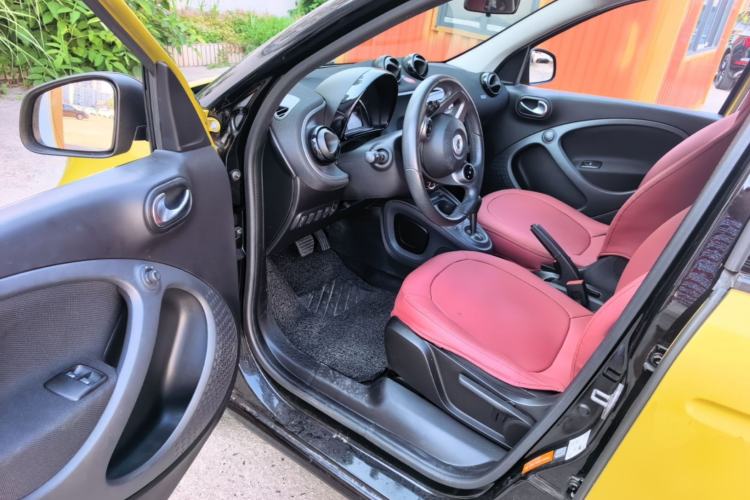 Used smart forfour 2016 1.0L 52 kW Passion Edition Driver Seat