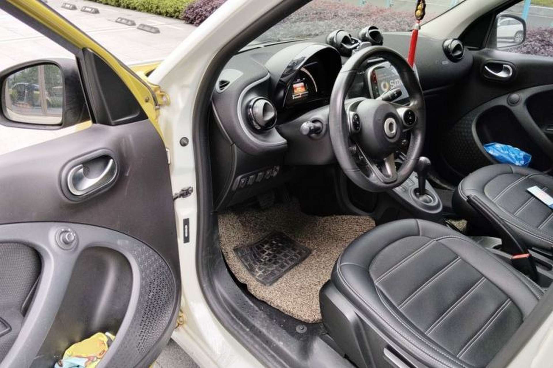 Used smart forfour 2016 1.0L 52 kW Passion Edition Driver Seat