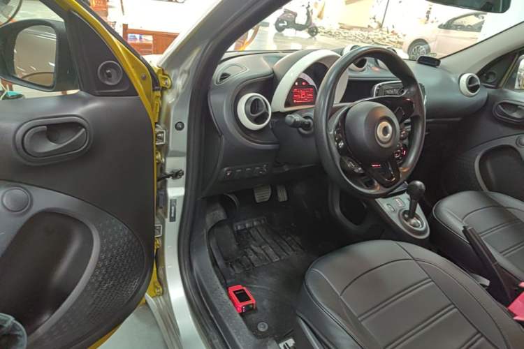 Used smart forfour 2016 1.0L 52 kW Dynamic Edition Driver Seat
