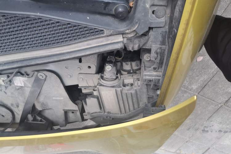 Used smart forfour 2016 1.0L 52 kW Passion Edition Engine Bay Left