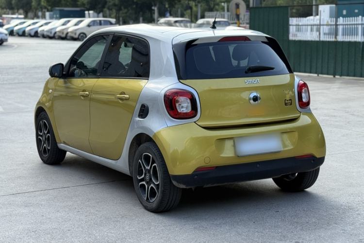 Used smart forfour 2016 0.9T 66 kW Pioneer Edition Exterior 1