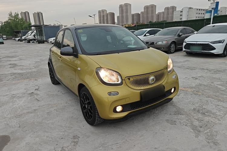 Used smart forfour 2016 0.9T 66 kW Pioneer Edition Exterior 1
