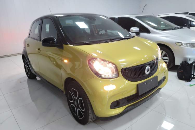 Used smart forfour 2016 0.9T 66 kW Pioneer Edition Exterior 2