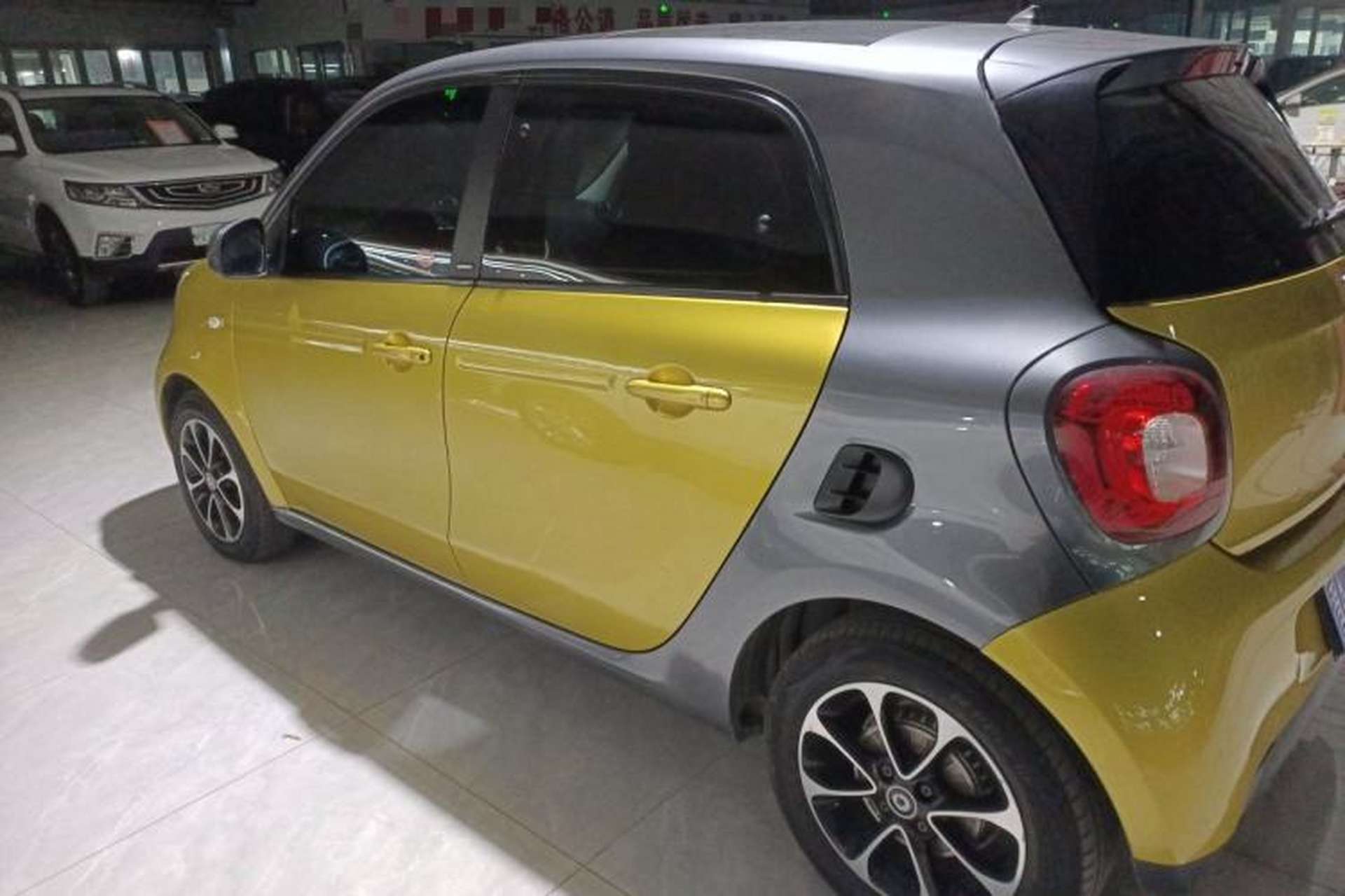 Used smart forfour 2016 1.0L 52 kW Passion Edition Exterior 3