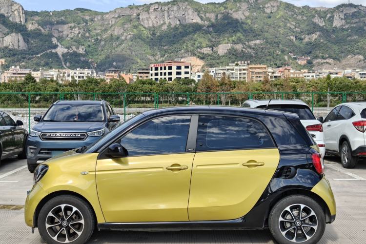 Used smart forfour 2016 1.0L 52 kW Passion Edition Exterior 3