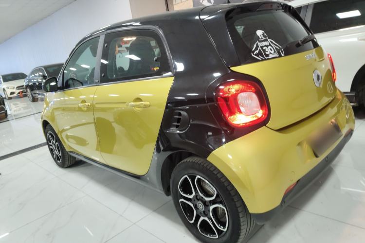 Used smart forfour 2016 0.9T 66 kW Pioneer Edition Exterior 3