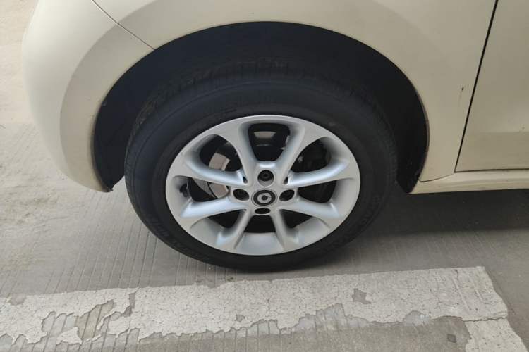 Used smart forfour 2016 1.0L 52 kW Dynamic Edition Exterior 4