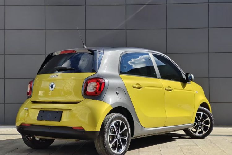 Used smart forfour 2016 1.0L 52 kW Passion Edition Exterior 4