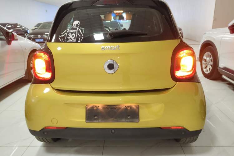 Used smart forfour 2016 0.9T 66 kW Pioneer Edition Exterior 4