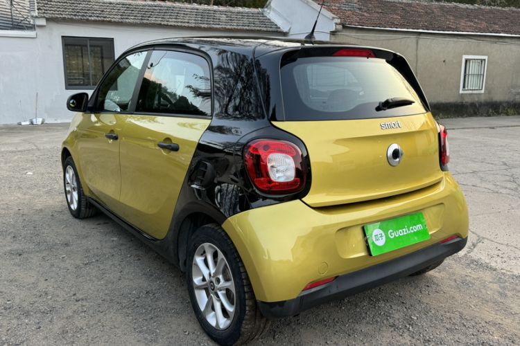 Used smart forfour 2016 1.0L 52 kW Dynamic Edition Exterior 4
