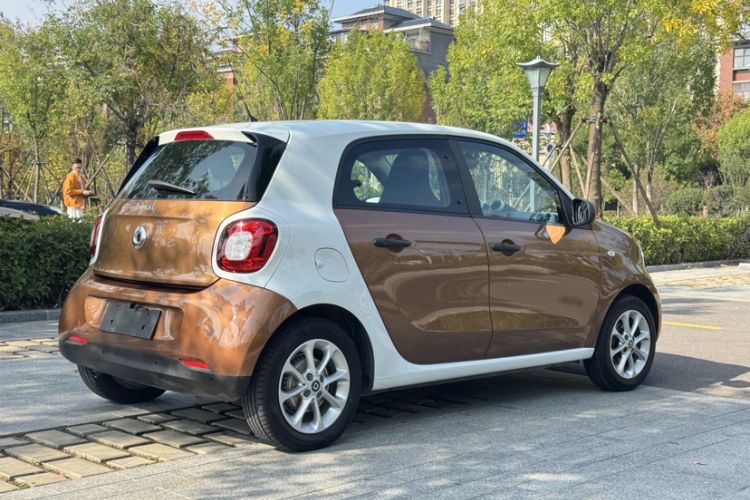 Used smart forfour 2016 1.0L 52 kW Dynamic Edition Exterior 4