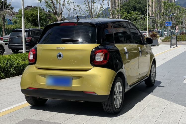 Used smart forfour 2016 1.0L 52 kW Dynamic Edition Exterior 4