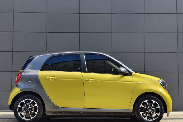 Used smart forfour 2016 1.0L 52 kW Passion Edition Exterior 5