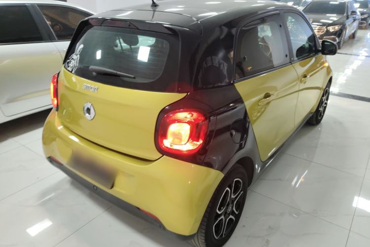 Used smart forfour 2016 0.9T 66 kW Pioneer Edition Exterior 5
