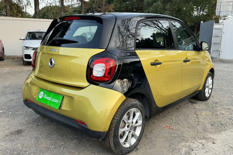 Used smart forfour 2016 1.0L 52 kW Dynamic Edition Exterior 5