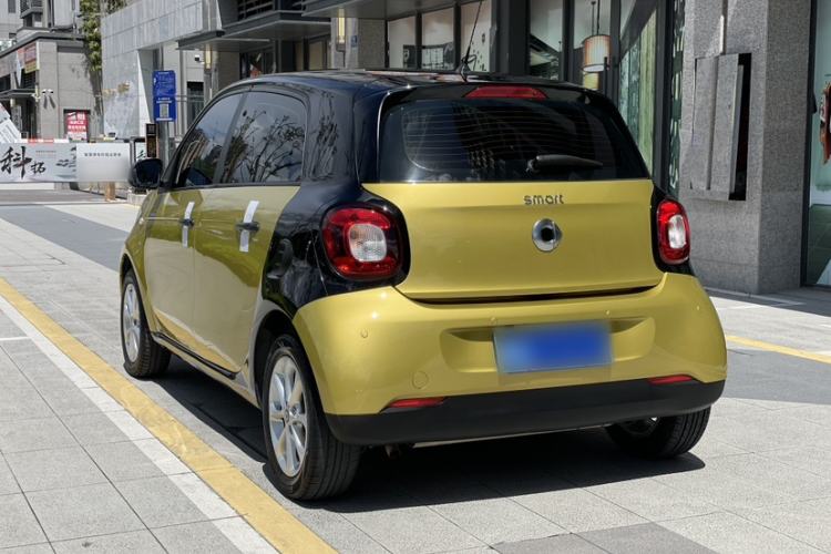 Used smart forfour 2016 1.0L 52 kW Dynamic Edition Exterior 5