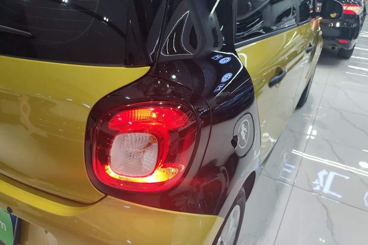 Used smart forfour 2016 1.0L 52 kW Dynamic Edition Exterior 6