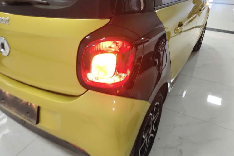 Used smart forfour 2016 0.9T 66 kW Pioneer Edition Exterior 6