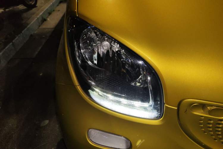 Used smart forfour 2016 1.0L 52 kW Passion Edition Exterior 6