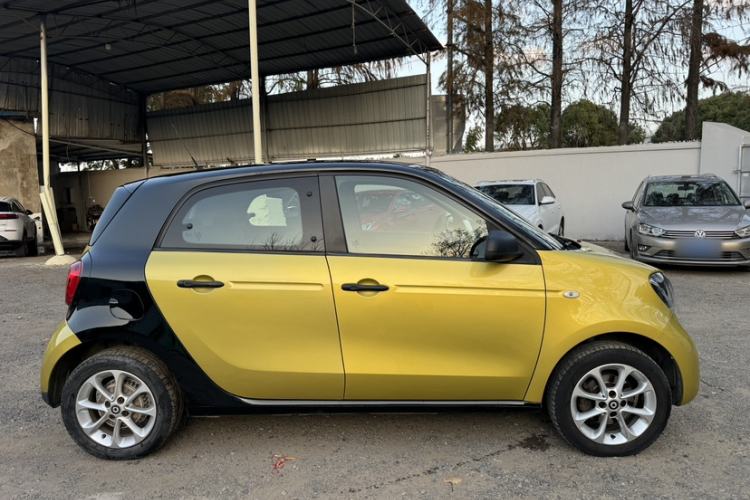 Used smart forfour 2016 1.0L 52 kW Dynamic Edition Exterior 6