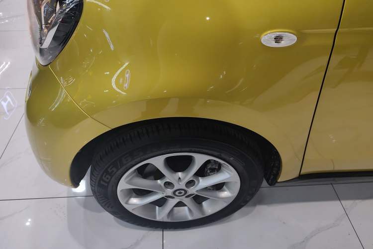 Used smart forfour 2016 1.0L 52 kW Dynamic Edition Exterior 7