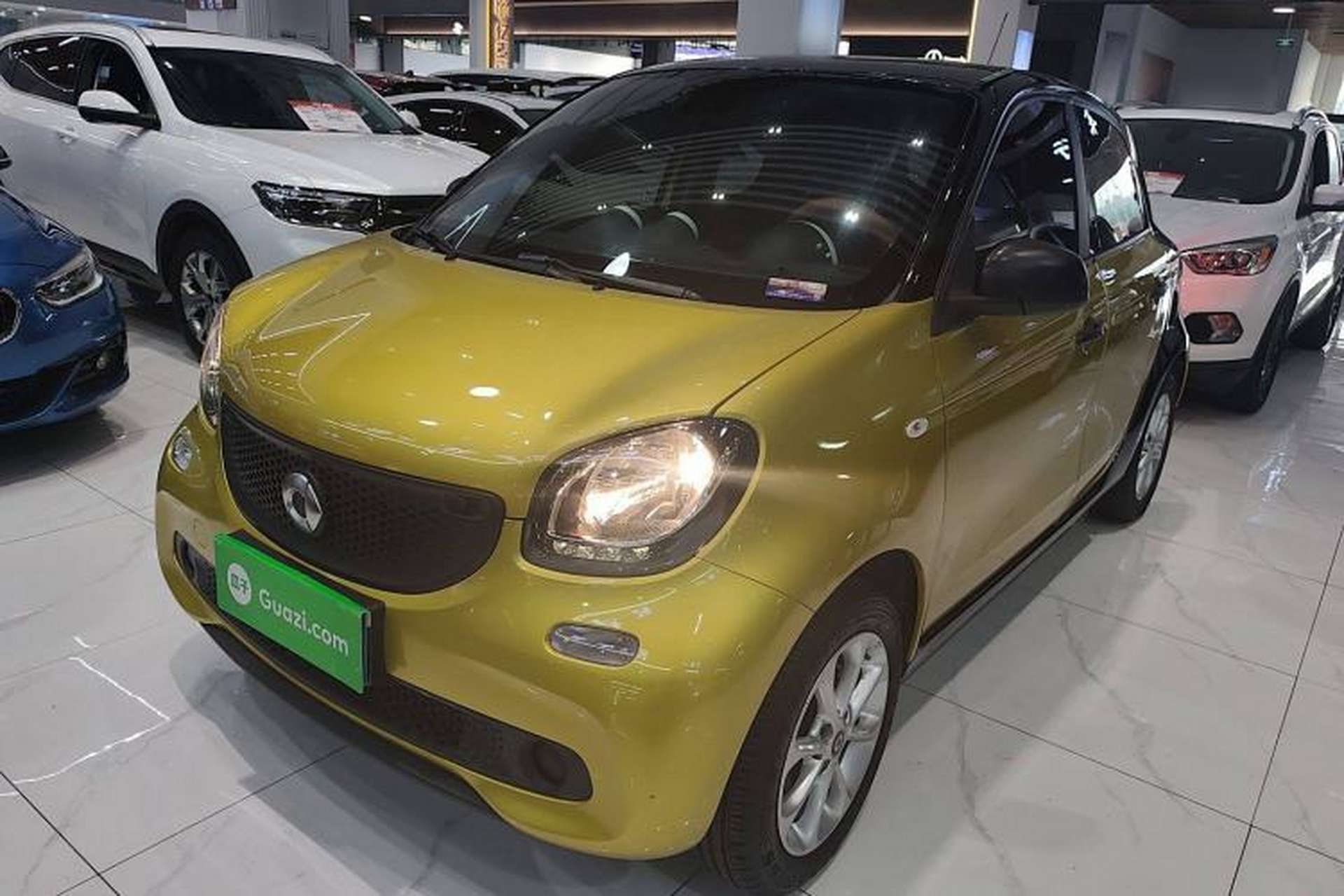 Used smart forfour 2016 1.0L 52 kW Dynamic Edition Front Left 45 Deg