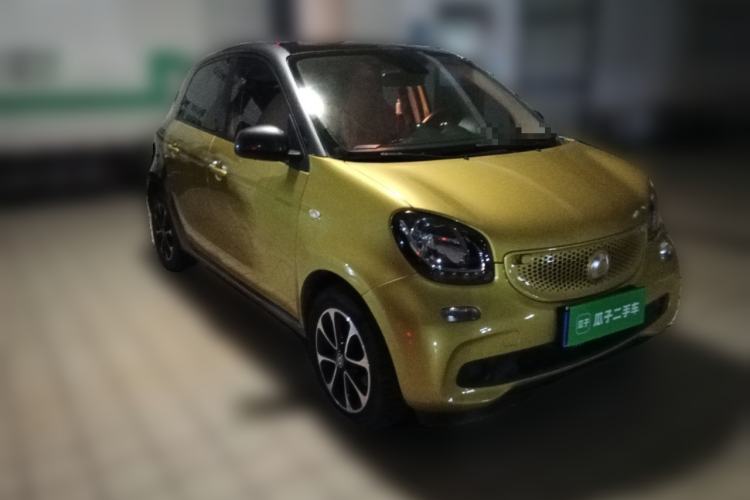 Used smart forfour 2016 1.0L 52 kW Dynamic Edition Front Right 45 Deg