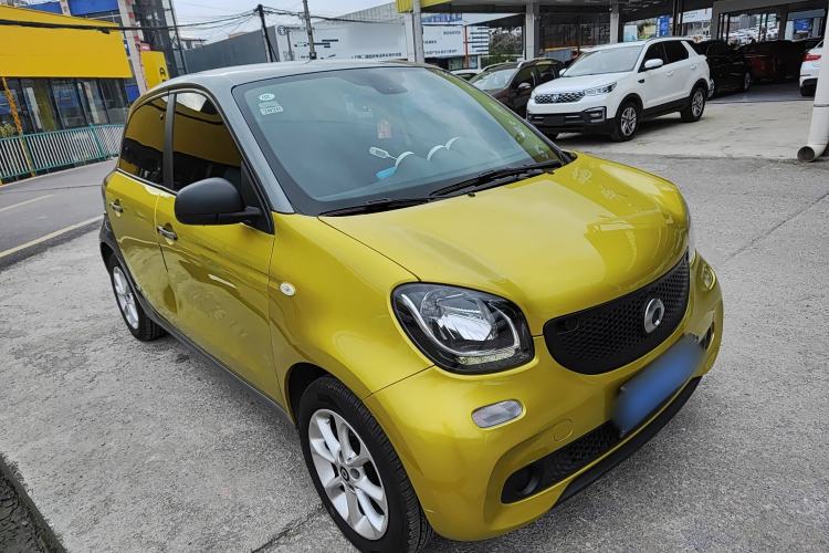 Used smart forfour 2016 1.0L 52 kW Dynamic Edition Front Right 45 Deg