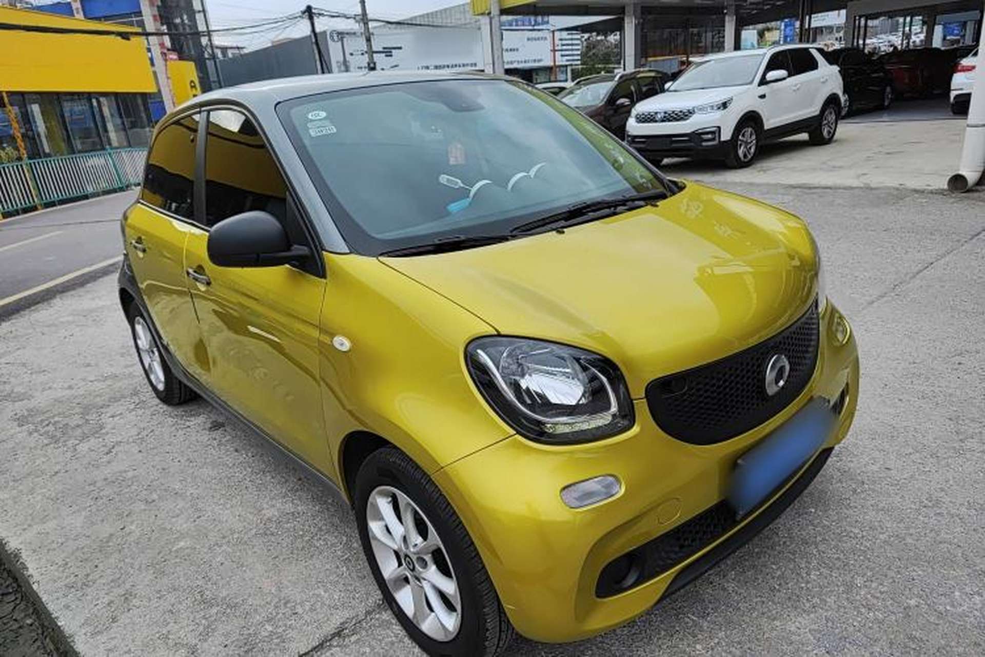 Used smart forfour 2016 1.0L 52 kW Dynamic Edition Front Right 45 Deg